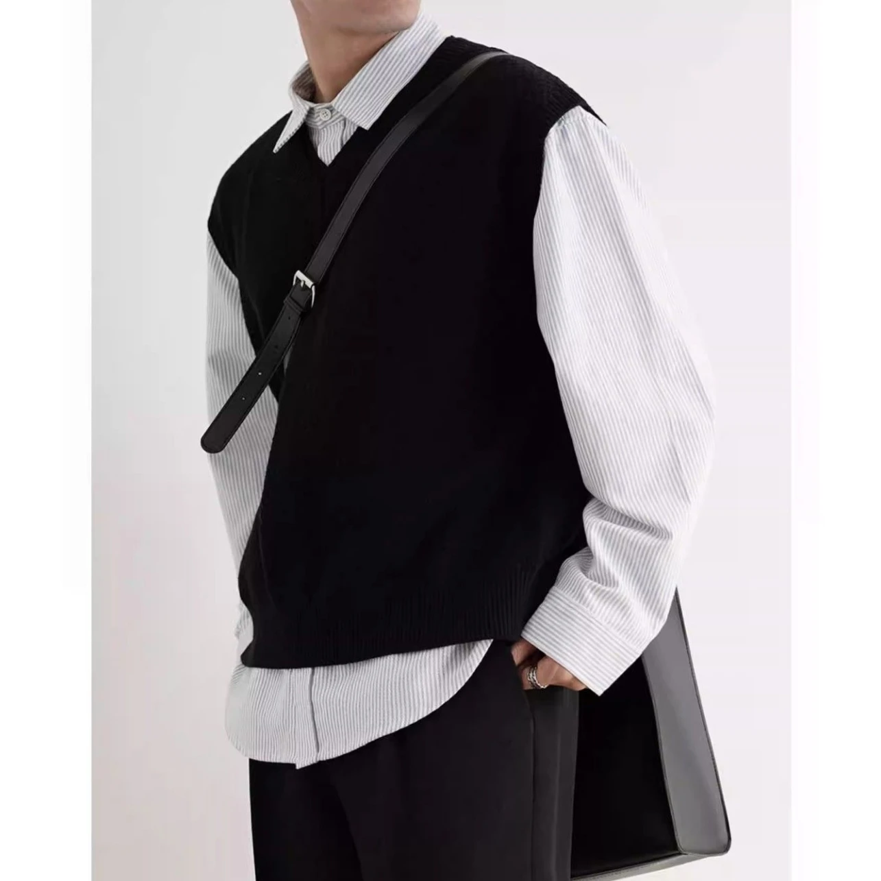 男性用のシンプルな黒のVネックニットセーター,ルーズフィット - Men'S Fashion V Neck Sweater のレビューと価格